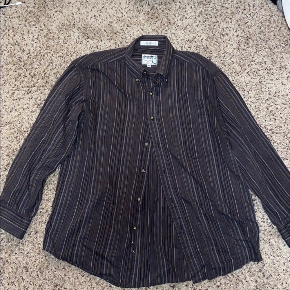 Size large long sleeve collared shirt.